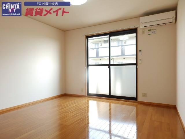 居室・リビング　同タイプの部屋写真です。