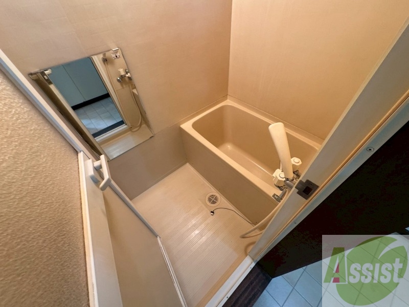 バス・シャワールーム　ユニットバスです。疲れを癒すのに欠かせませんね！