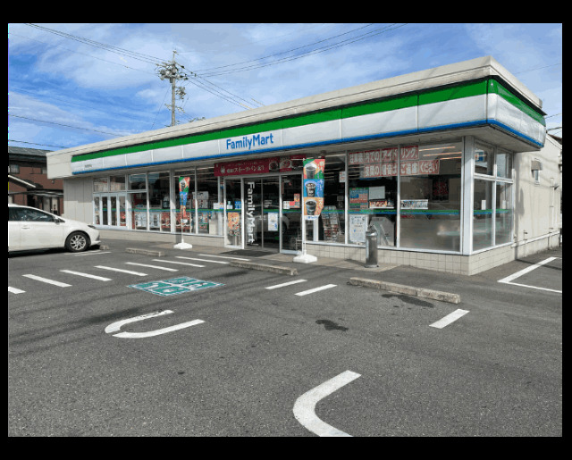 コンビニ　ファミリーマート桑名増田店（コンビニ）まで182m
