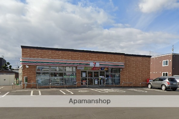 コンビニ　セブンイレブン（コンビニ）まで310m