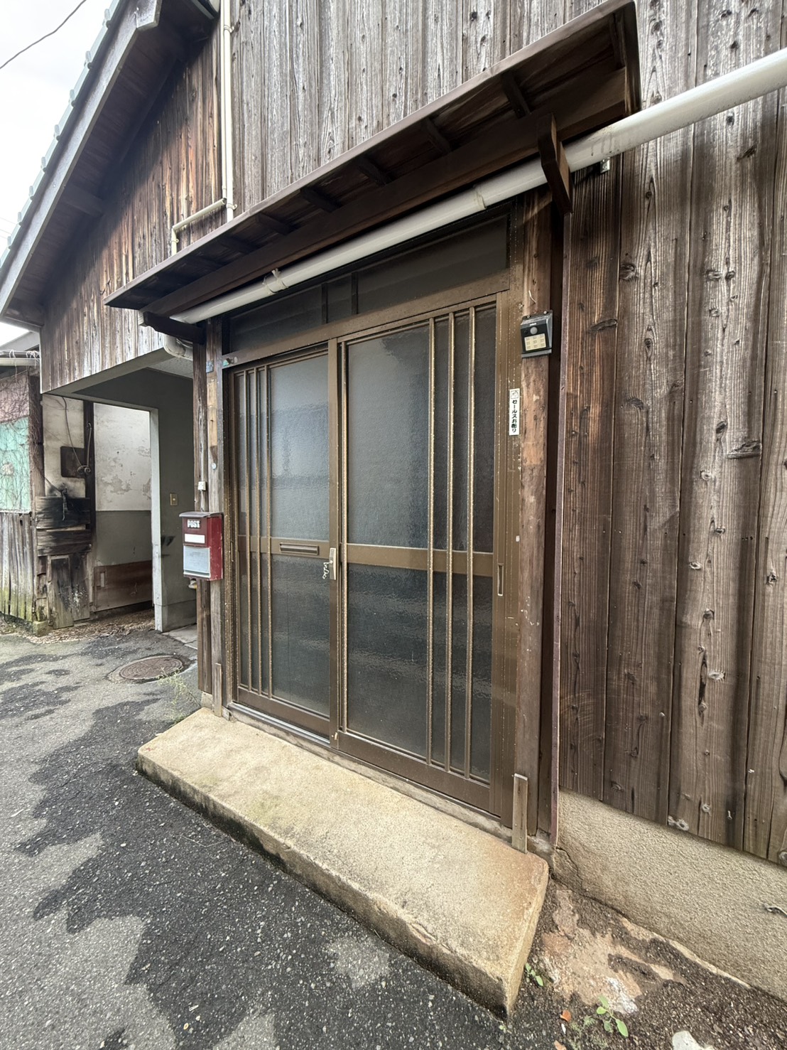 日比3丁目貸家の玄関写真