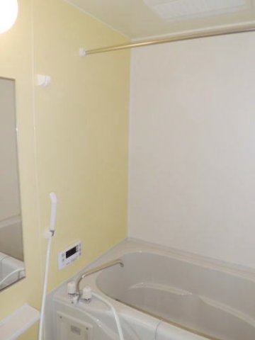 バス・シャワールーム　コンパクトで使いやすいお風呂です