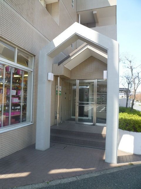 エントランス　★お部屋探しは株式会社タウンハウジング東京まで★