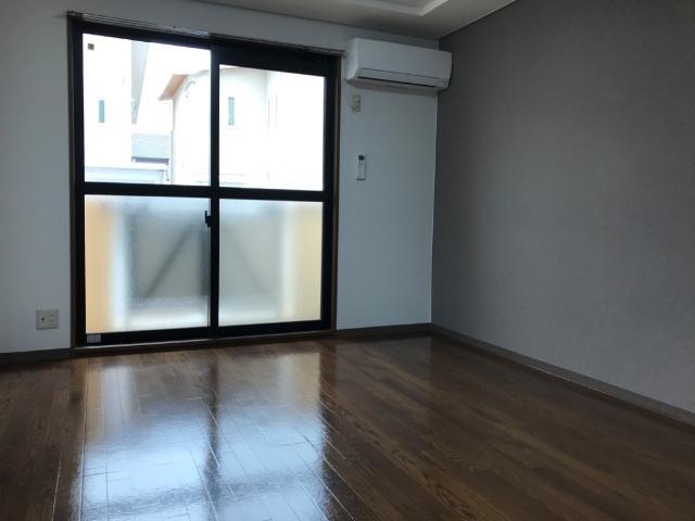 居室・リビング　室内