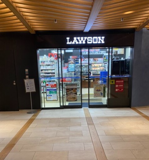 コンビニ　ローソンパークタワー勝どきミッド店（コンビニ）まで114m