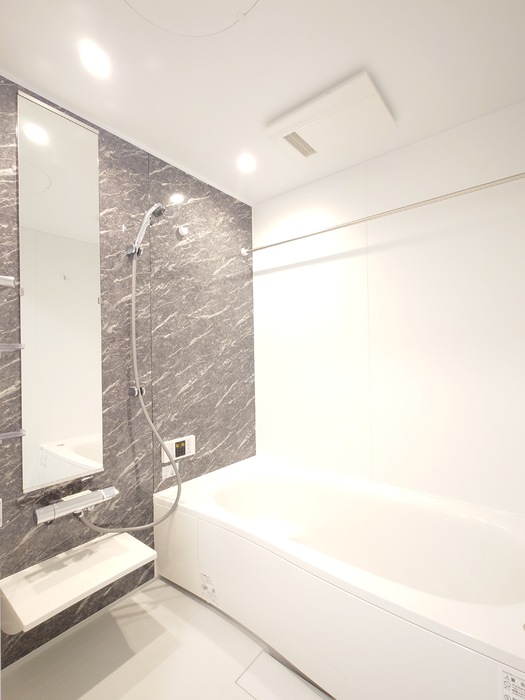 バス・シャワールーム　浴室暖房換気乾燥機付き