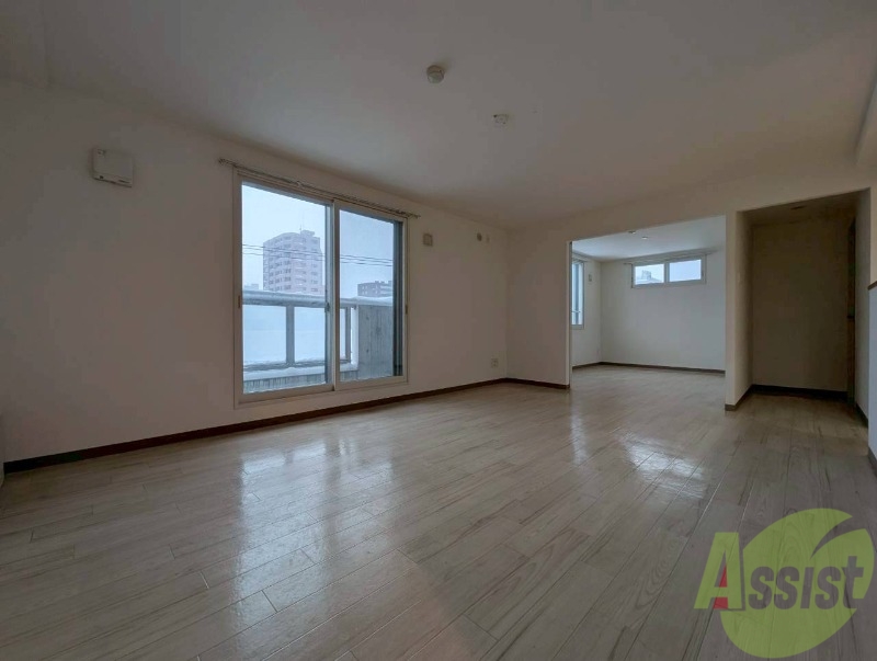 居室・リビング　広くてキレイなお部屋が広がっていて、充実した生活が送れそう。