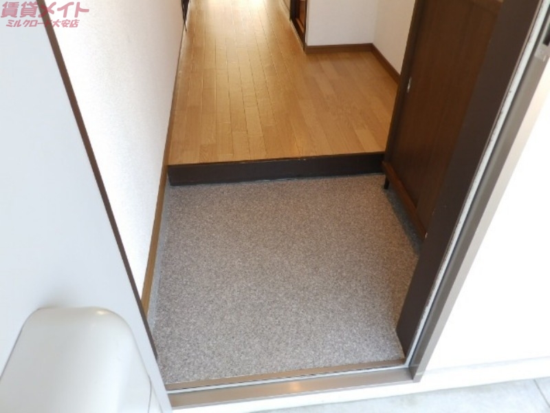 玄関　同物件別室写真