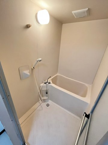 バス・シャワールーム　別号室の画像です。ご参考下さい