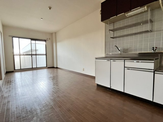 居室・リビング　別号室の画像です。ご参考下さい