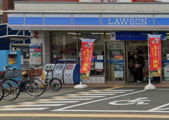 コンビニ　ローソン ＪＲ茨木東口店（コンビニ）まで741m