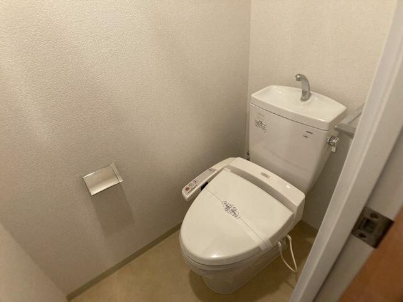 トイレ　※別号室の写真の場合、現況優先となります。