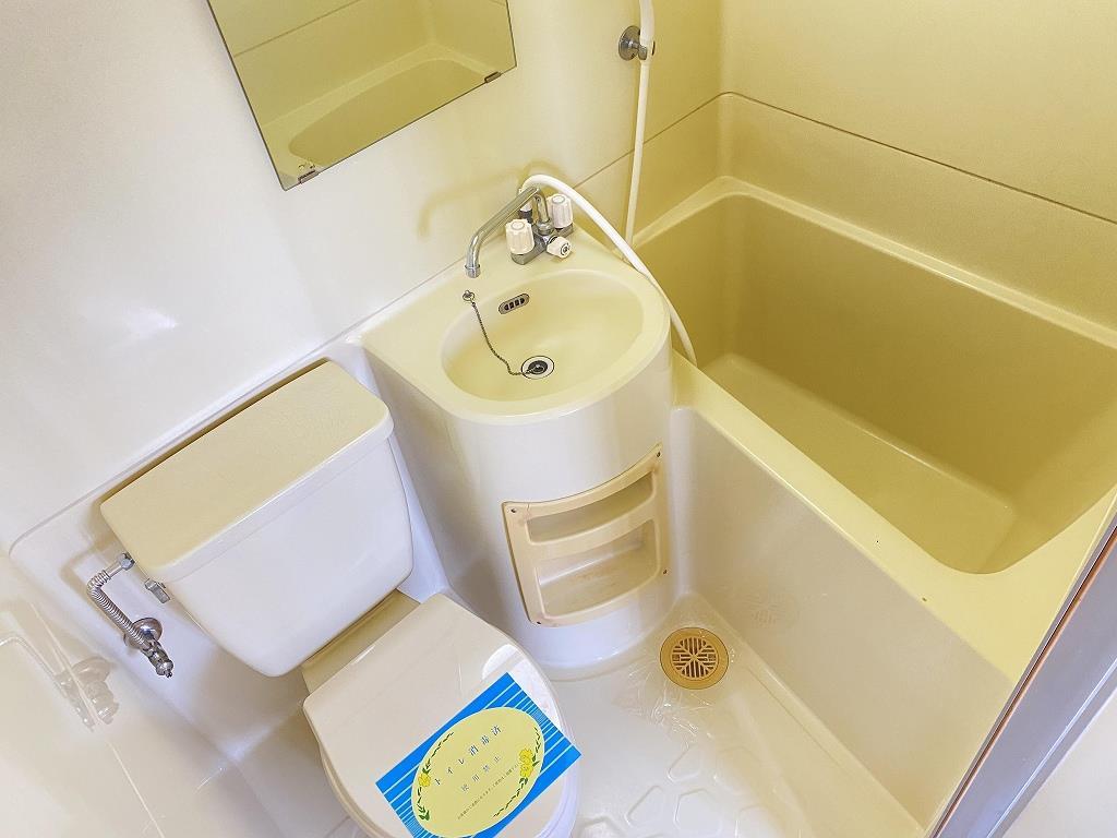 バス・シャワールーム　バス・トイレ・洗面の3点ユニットです☆