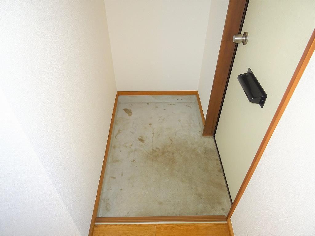 玄関　下駄箱も設置可能なスペースがあります！