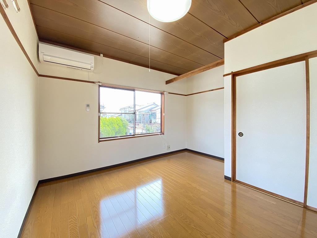 居室・リビング　2階角部屋☆エアコン完備です！