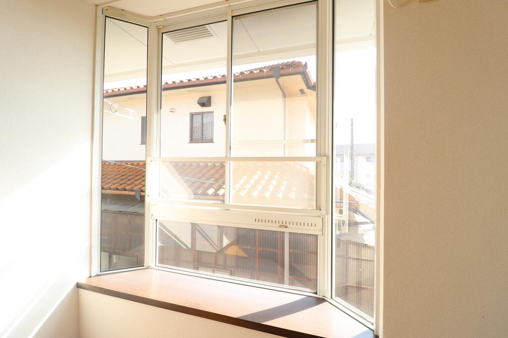 バルコニー　出窓