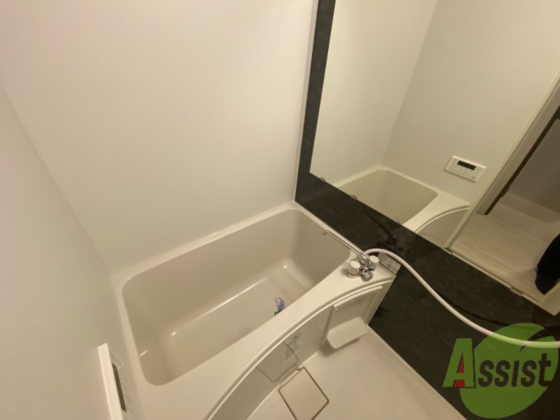 バス・シャワールーム　追い焚き機能が付いているのでいつでも温かいお風呂に入れますよ