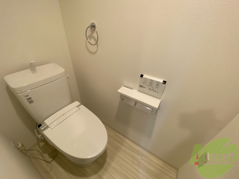 トイレ　嬉しいウォシュレット機能付きです。シャワートイレは便利ですね