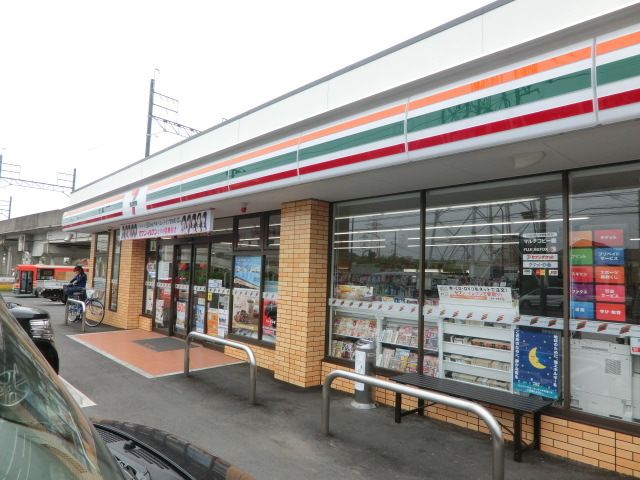 コンビニ　セブンイレブン　小金沢坂下（コンビニ）まで798m