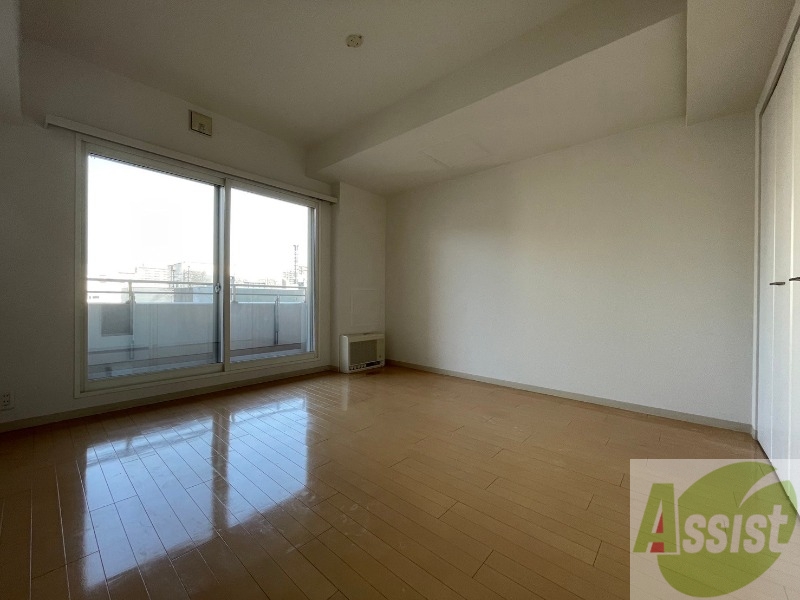 居室・リビング　広くてキレイなお部屋が広がっていて、充実した生活が送れそう。