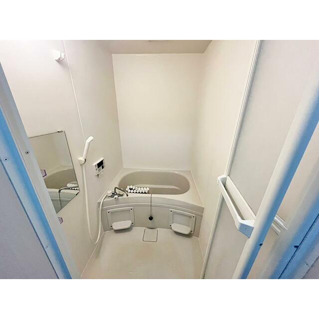 バス・シャワールーム　追い焚き機能つきバス　※前回募集時　クリーニング前の写真にな