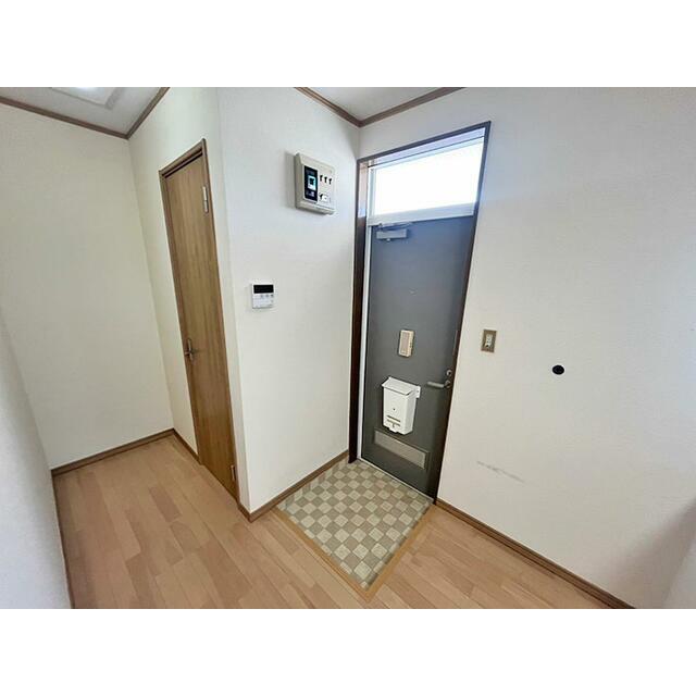 玄関　※前回募集時　クリーニング前の写真になります
