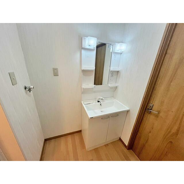 洗面設備　洗髪洗面化粧台　※前回募集時　クリーニング前の写真になります