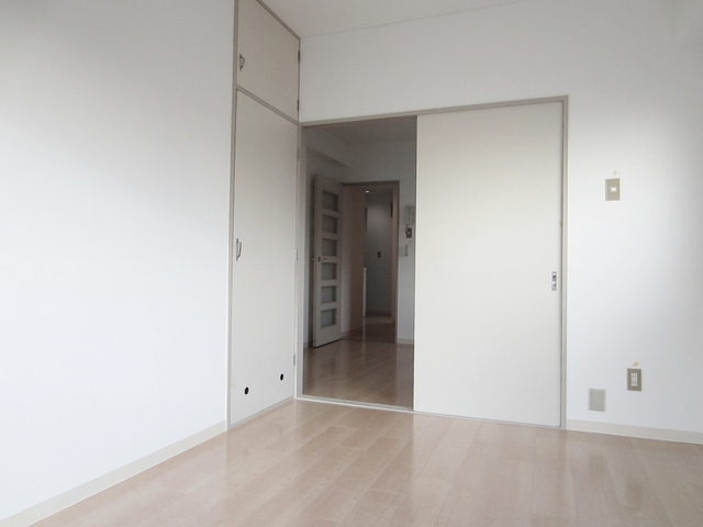 その他部屋・スペース　奥の居室は洋室です！