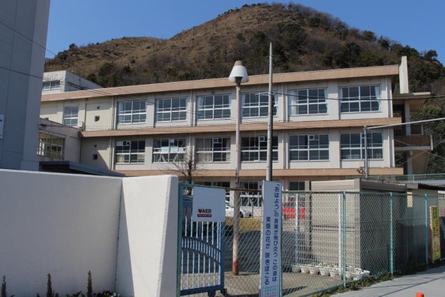 中学校　姫路市立夢前中学校（中学校）まで1966m