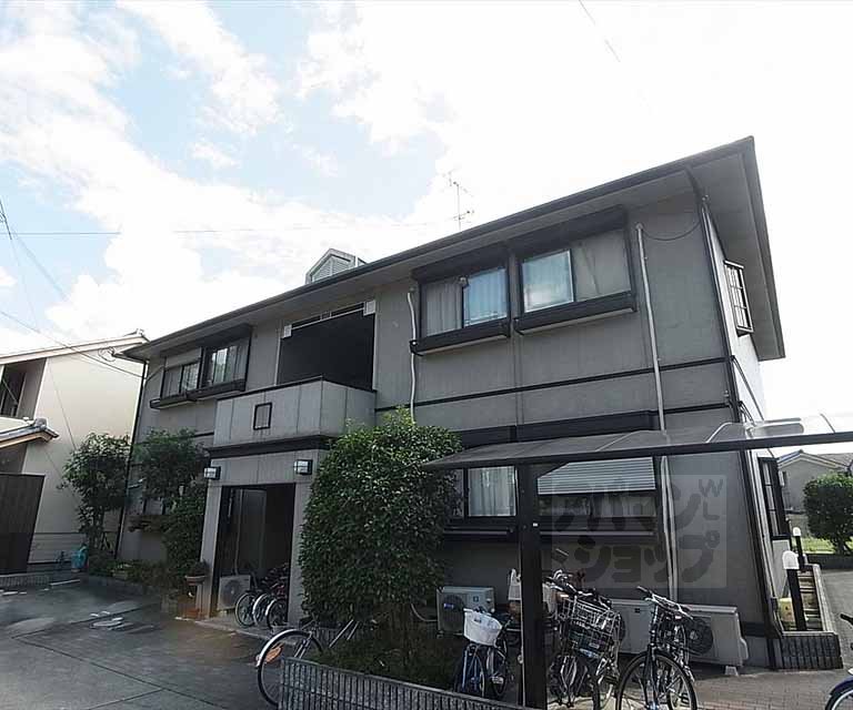 建物外観　敷地内に３棟が立地しております。