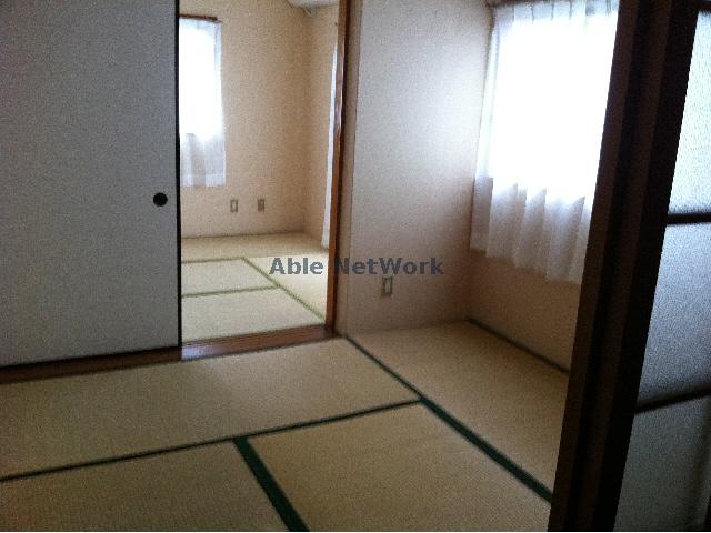 居室・リビング　同物件他号室の写真です