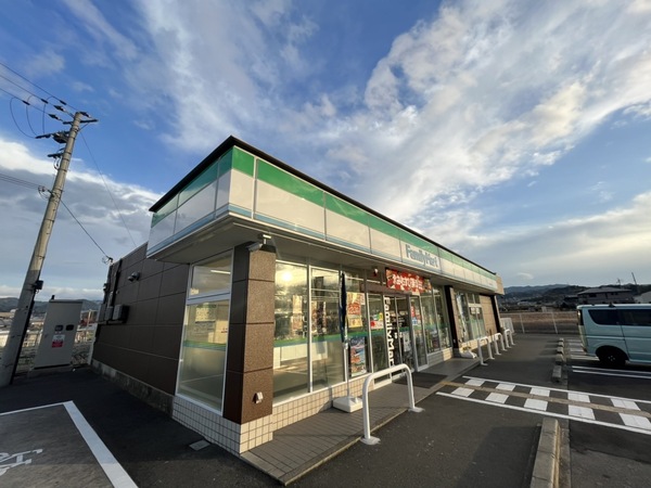 コンビニ　ファミリーマート河内長野高向東店（コンビニ）まで2200m