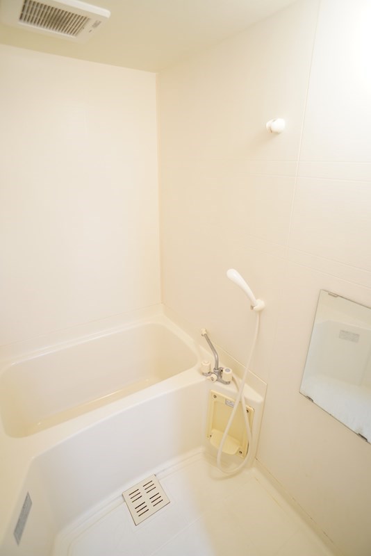 バス・シャワールーム　反転イメージ