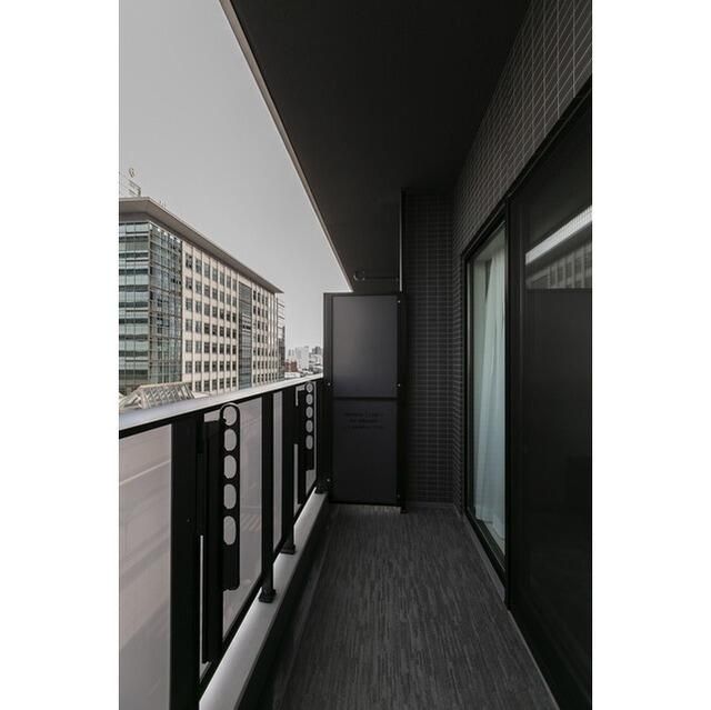 バルコニー　暖かな日差しのふりそそぐバルコニー