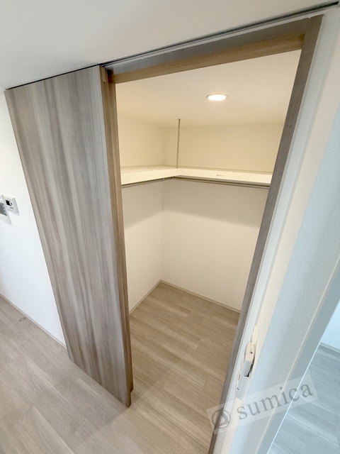 収納　たっぷりと収納できるウォークインクローゼット♪♪
