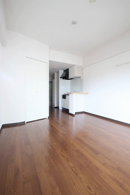 居室・リビング　写真は別号室のものです。