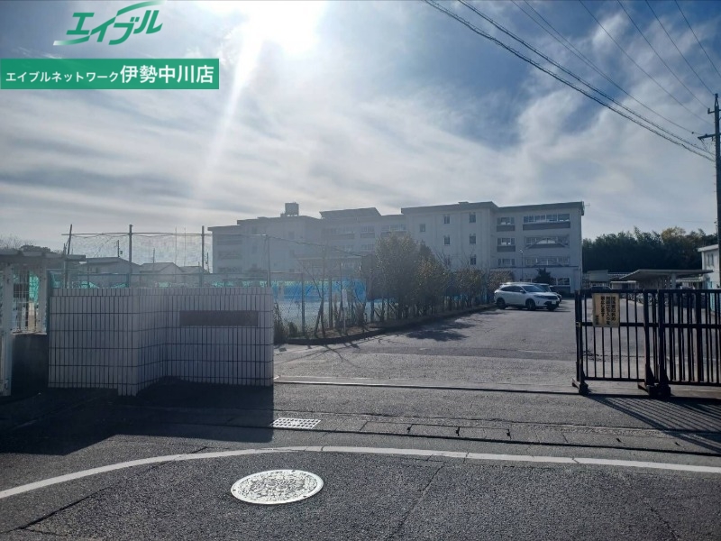 中学校　津市立久居中学校（中学校）まで571m