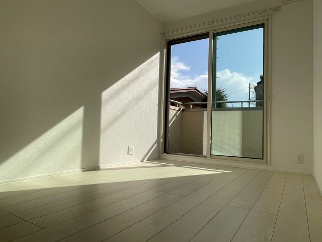 その他部屋・スペース　陽当たりの良い2面採光　洋室6.4帖