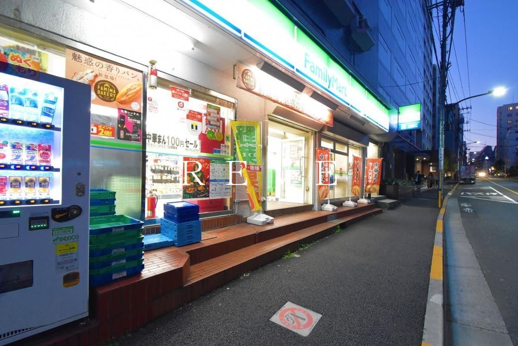 コンビニ　ファミリーマート市谷田町店（コンビニ）まで1720m