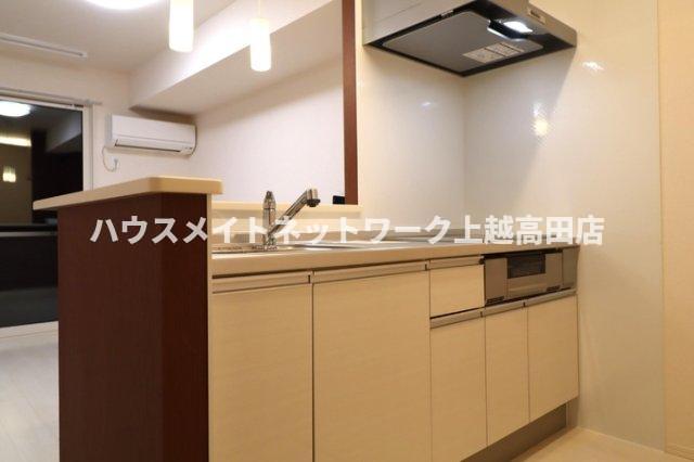 キッチン　キッチン（間取り反転タイプ103号室参考画像となります。）