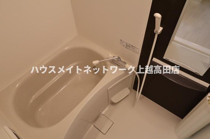 バス・シャワールーム　追焚機能付（間取り反転タイプ103号室参考画像となります。）