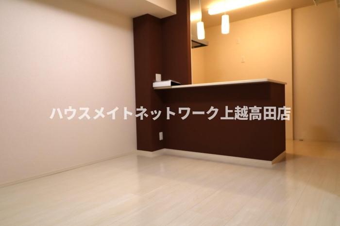 居室・リビング　ＬＤＫ（間取り反転タイプ103号室参考画像となります。）