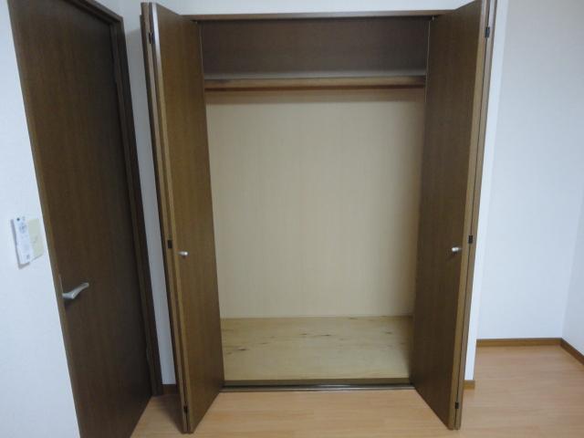 収納　北洋室クローゼット(開）
