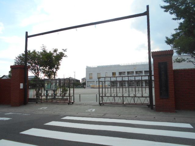 小学校　吉川小学校（小学校）まで496m