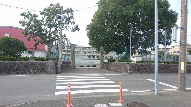 小学校　伊勢市立豊浜西小学校（小学校）まで305m