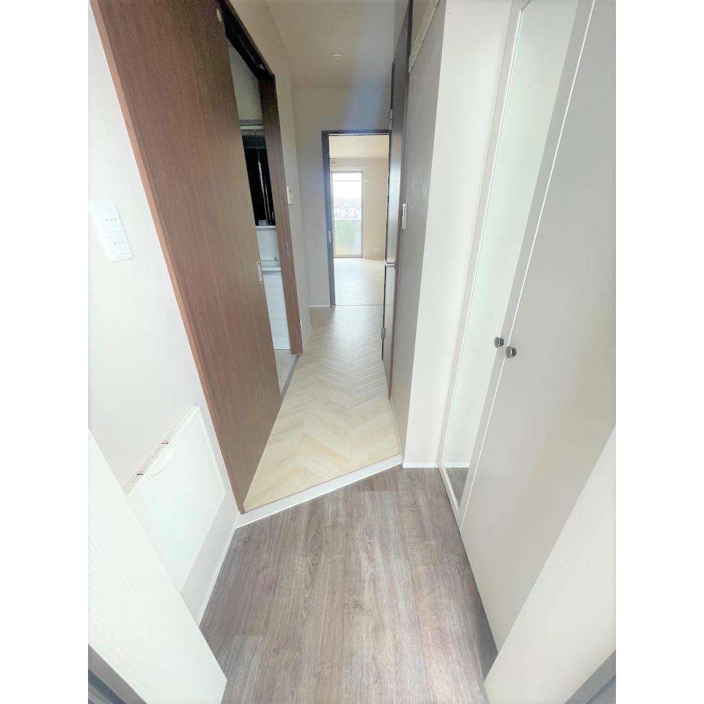 玄関　※写真は206のもの