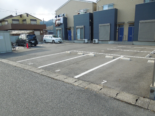 駐車場　駐車場