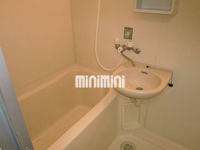 バス・シャワールーム　洗面台付の浴槽です！