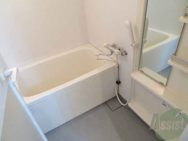 バス・シャワールーム　浴槽があるので、疲れた時はゆっくりと湯船につかりましょう。