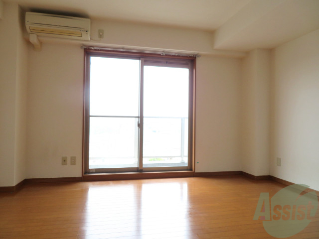 居室・リビング　明るい光が差し込む素敵なお部屋ですね～。